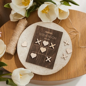 Personalised wooden favor| Tic tac toe wedding game| rustic wedding gift| noughts and crosses table decoration| Mr and Mrs wedding decor