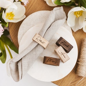 Benutzerdefinierte quadratische Serviettenringe, personalisiertes Tischzubehör aus Holz mit Gravur für Anlässe, perfekt für Hochzeiten, Partys und Wohnkultur