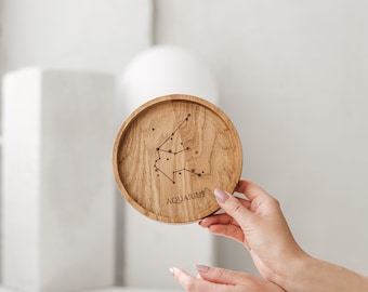 Wassermann Sternbild Eiche Platte, handgefertigte runde Holzschale, einzigartige Astrologie Wohnkultur, perfektes Geschenk für Astrologie-Liebhaber