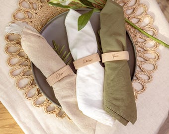 Gepersonaliseerde eiken servetringen – gegraveerde gastnaam couverts, tafeldecoratie bruiloft