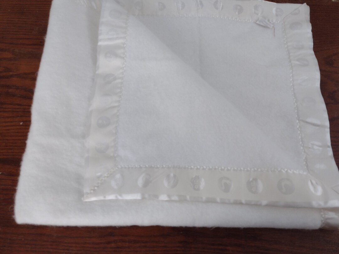 Vintage QUILTEX White Acrylic BABY BLANKET Satin Binding With Swans