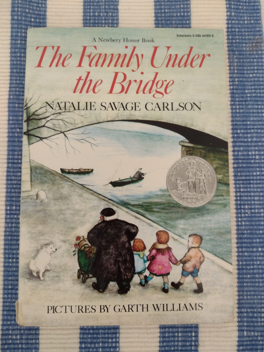 The Family Under the Bridge by Natalie Savage Carlson Pictures by Garth ...