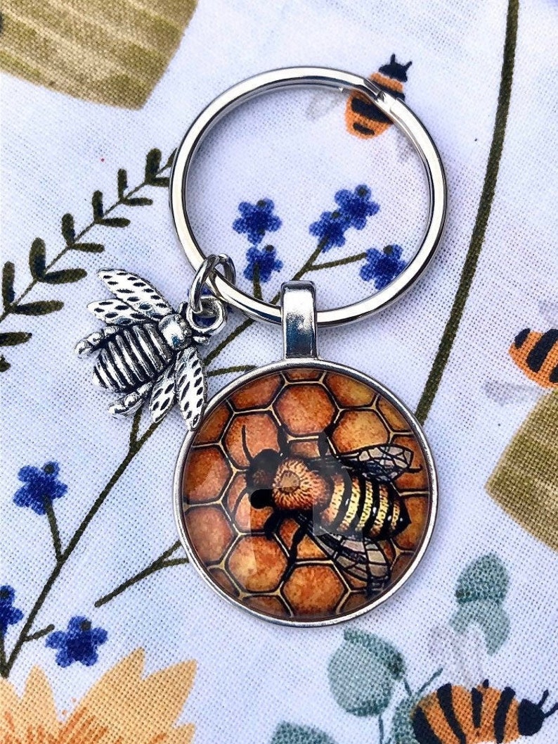 Letterbox Giftbox birthdayanniversarymissing youtreat yourself Beautiful /'bee on honeycomb/' keyringkey fob.