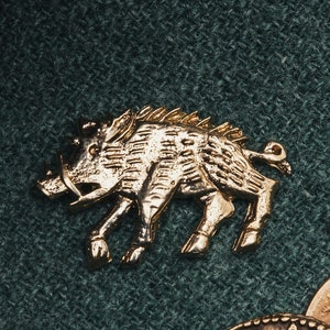Boar medieval badge replica. Pilgrim pin for a hat or a cloak, for Renaissance costume 14th-15th centuries.