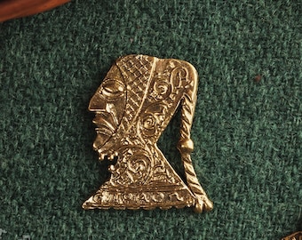 Hooded Head medieval badge replica. Pilgrim pin for a hat or a cloak, for Renaissance costume 14th-15th centuries.