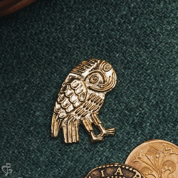 Réplique d'insigne médiéval de hibou. Épingle de pèlerin pour chapeau ou manteau, pour costume Renaissance XIVe-XVe siècles.