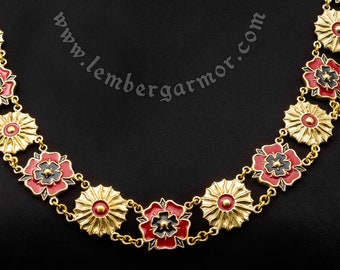 Collar medieval, cadena de latón con insignias de oficiales, rosas y soles en esmalte rojo. Un regalo exquisito para recreadores históricos.