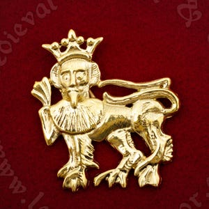 Crowned Lion medieval Badge replica. Pilgrim pin for a hat or a cloak, for Renaissance costume 15th century.