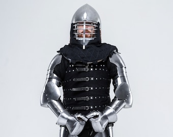 Conjunto de armadura de Buhurt "Lacayo con casco Wolf Ribs con tela aventail y protección oculta de titanio". Armadura medieval para HMB, IMCF, WMCF