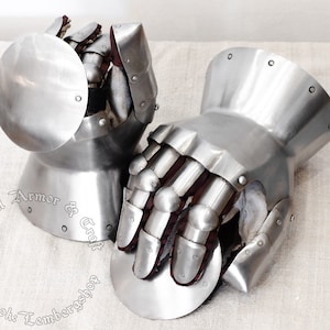 Medieval Hourglass Gauntlets with extra protected thumb for 14th-century armor. Knights mittens for SCA, LARP, and reenactment.