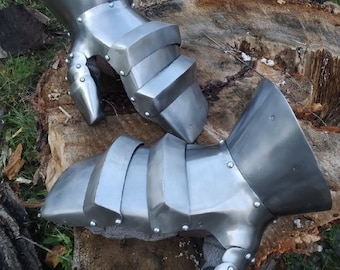 Medieval Gauntlets, aka Tristan. Extra mobility and protects your hands. Can be used for steel fight Buhurt International, SCA, IMCF.