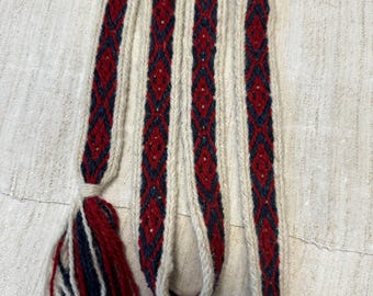 Ready to ship: 163cm! Tablet-woven wool belt inspired by the 11th-century Priednieki find (Latvia). Using 18 tablet cards.
