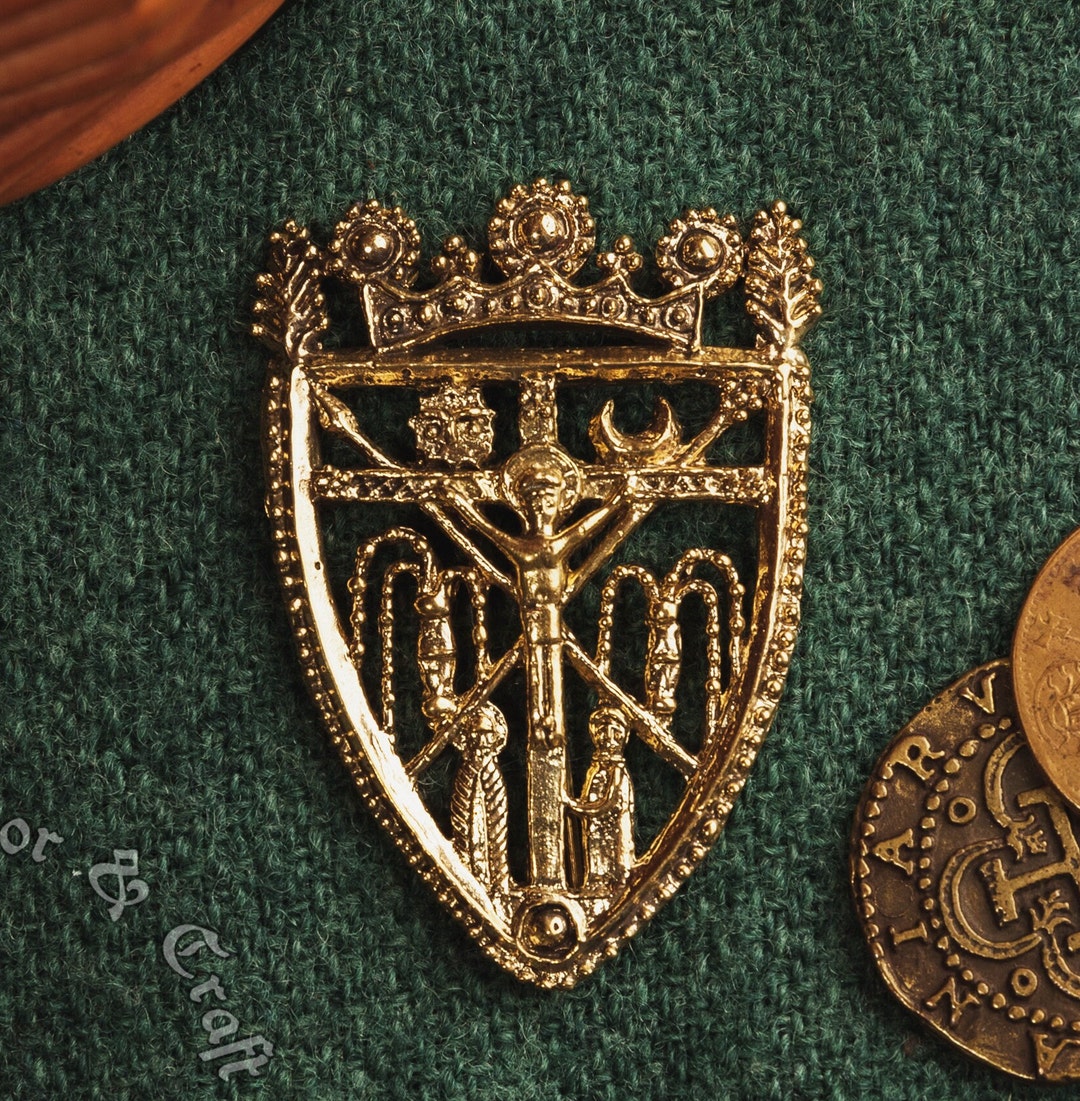 Crucifix as a Shield. Medieval Badge Museum Replica Brook Wharf, London ...