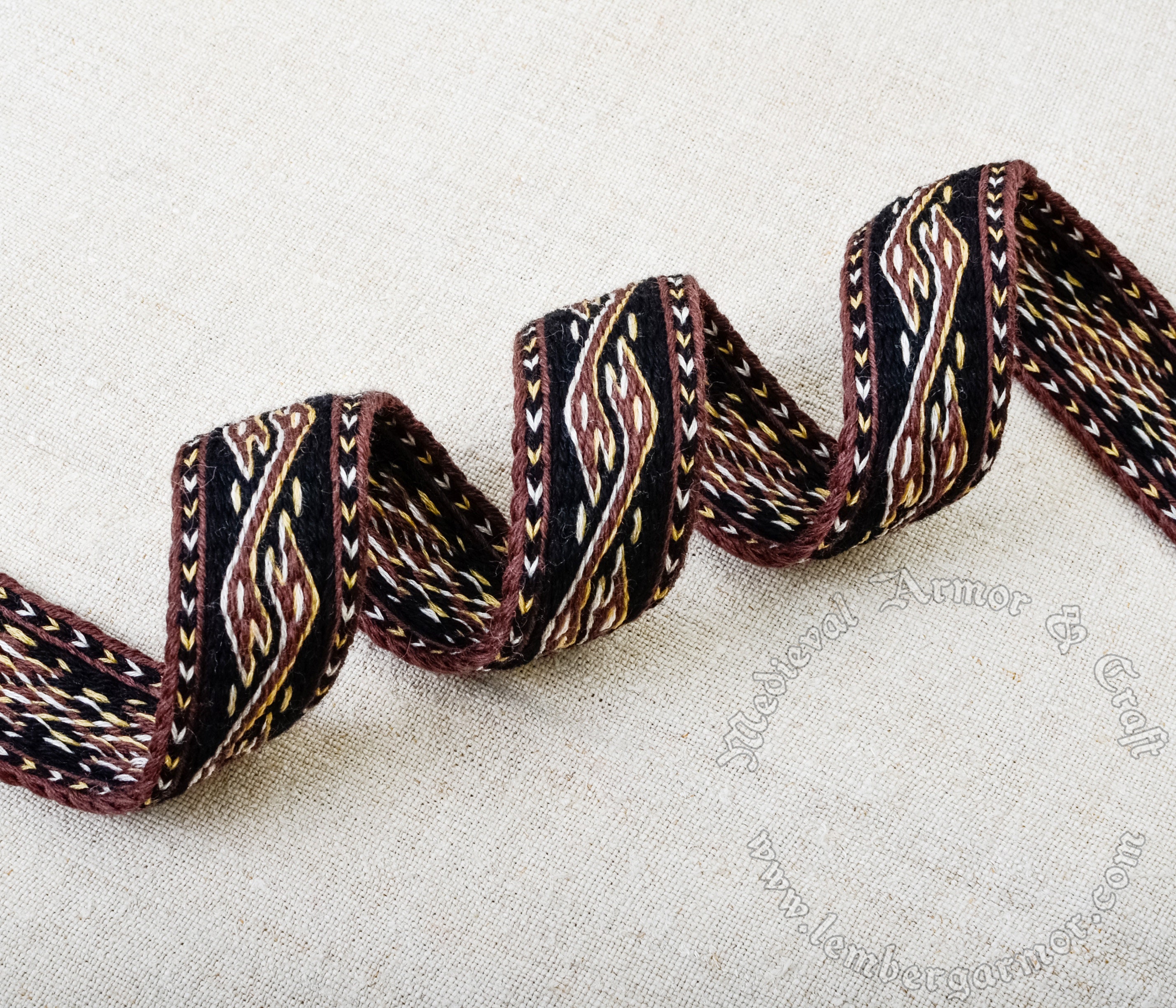 Tablet woven wool belt. Dragon heads. Viking reenactment. Inspiration from the brocaded belt, Dublin, 10th century. Used 24 tablet cards.