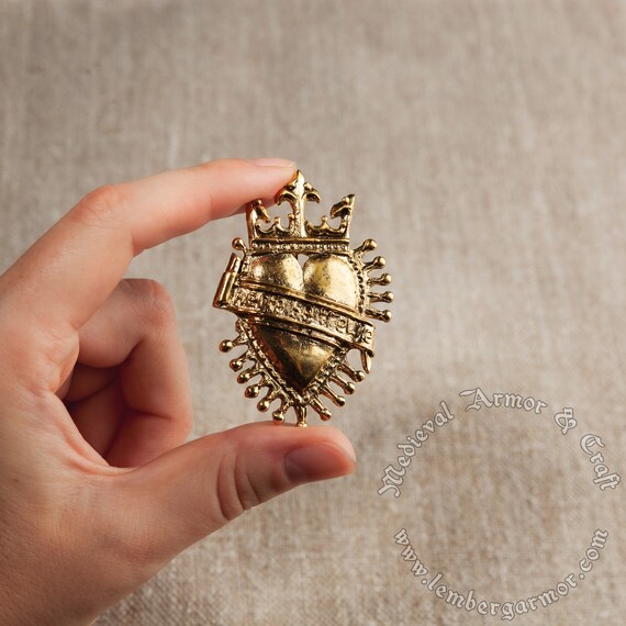 The Crowned Heart Medieval Badge Replica.pilgrim Pin for a Hat or
