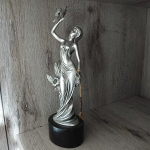 Escultura de peltre &quot;El peltre del príncipe&quot;, siglo XX