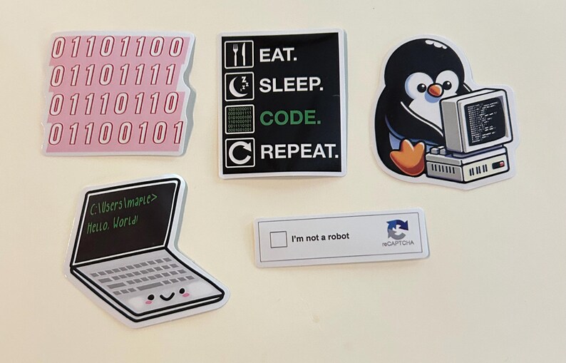 Peut inclure: Un ensemble de cinq autocollants sur le th&egrave;me de l'informatique comprenant du code binaire en rose, un carr&eacute; noir avec le texte EAT. SLEEP. CODE. REPEAT., un pingouin avec un ordinateur vintage, un ordinateur portable et une case reCAPTCHA.