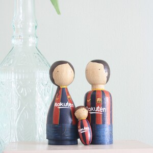Muñecas de madera personalizadas para la familia / Regalo familiar personalizado / Regalo para niños y padres / Figuras de madera hechas a mano / Recuerdo de vacaciones imagen 10