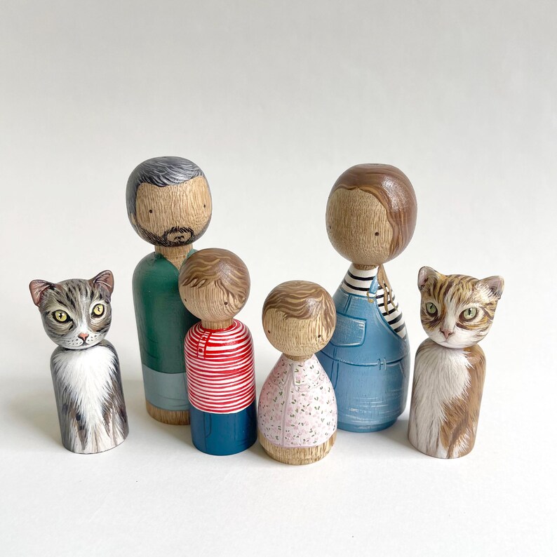 Muñecas de madera personalizadas para la familia / Regalo familiar personalizado / Regalo para niños y padres / Figuras de madera hechas a mano / Recuerdo de vacaciones imagen 4