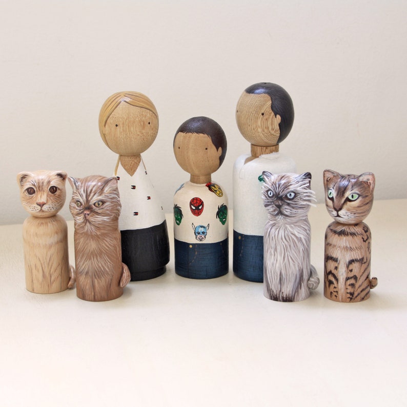 Muñecas de madera personalizadas para la familia / Regalo familiar personalizado / Regalo para niños y padres / Figuras de madera hechas a mano / Recuerdo de vacaciones imagen 1