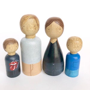 Muñecas de madera personalizadas para la familia / Regalo familiar personalizado / Regalo para niños y padres / Figuras de madera hechas a mano / Recuerdo de vacaciones imagen 6