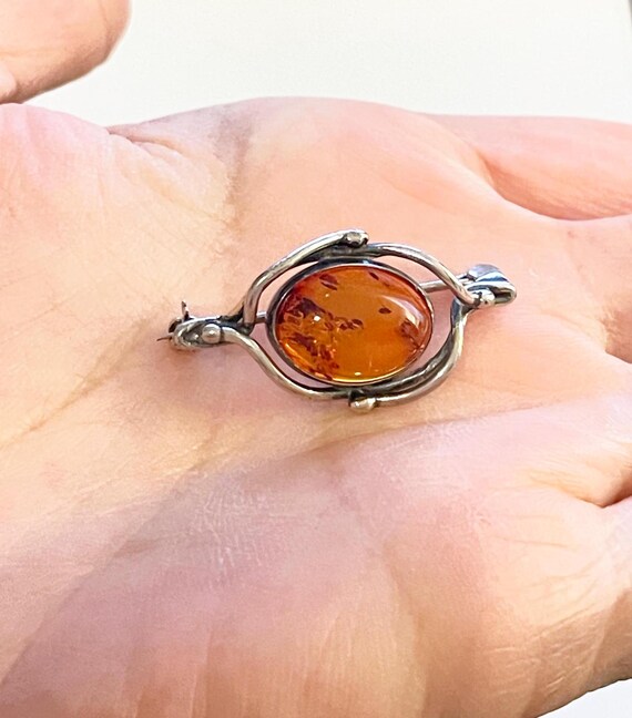 Broche Vintage Ovale Or Avec Cabochon Résine Ambre Translucide – Bijou Rétro N°620