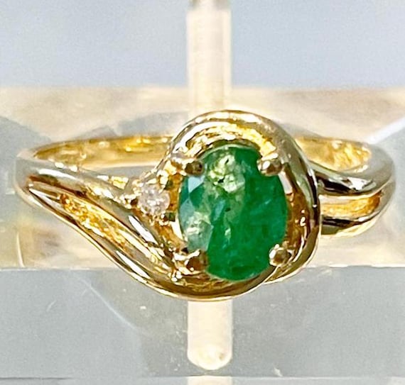 14?Kイエローゴールドオーバルエメラルドとダイヤモンドイヤリング 14k Yellow Gold Oval Emerald An 並行輸入品 14Kイエローゴールド オーバルブリリアントエメラルド＆ダイヤモンド