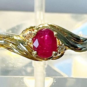 Oval Brilliant Ruby and Diamond 14k Yellow Gold Ring Size 6.5