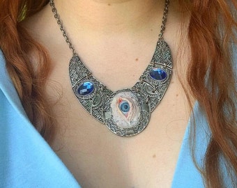 blaues Auge Halskette/ blauer Anhänger/ silberfarbener realistischer Auge Schmuck/ böser Blick/ bizarr/ gruselig/ Horror/ Statement/ handgemacht/ Geschenk