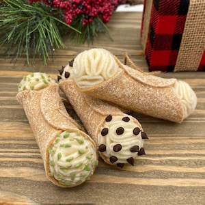 Felt Cannoli Ornament, Cannoli Christmas, Italian Pastry Dessert, Unique Food Ornament, Handmade, Buon Natale, Pistachio, Chocolate Chip