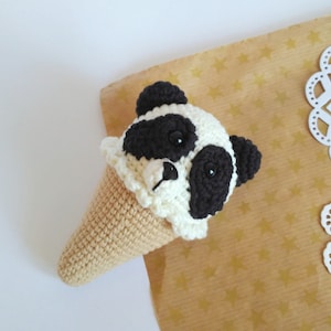 El oso panda miniatura es un buen juguete para niñas y niños. Juguete de peluche seguro para el bebé nuevo. Regalo original de cualquier día festivo