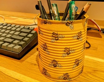 Upcycled Tin Can Pencil Pot: Rustic Desk Organizer
