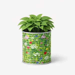 Vaso de plantas Wild Summer Meadows feito de lata reciclada, com decoração em decoupage floral impressionista.