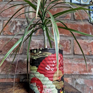 Maceta hecha con latas recicladas y estampado de abanico japonés, maceta ecológica.