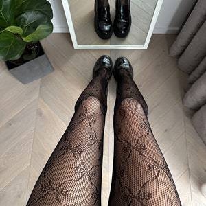 Chaussettes noires en dentelle à motif de nœuds sacrés, collants minces et respirants avec ruban, jolis collants tendance pour femme, cadeaux pour elle pour toute occasion image 3