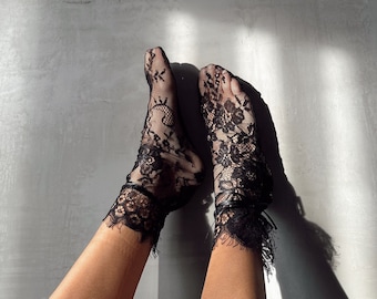 Chaussettes noires en tulle et dentelle faites main pour toutes les femmes. Convient à toutes les célébrations !