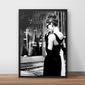Audrey Hepburn Film Poster: Kultige Schwarz-Weiß Fotografie
