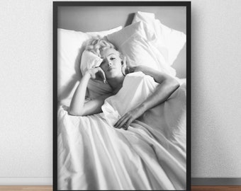 Marilyn Monroe Sleeping Housewarming gifts, retro wall decoration, vintage photography, beautiful art portraits, Marilyn in bed poster