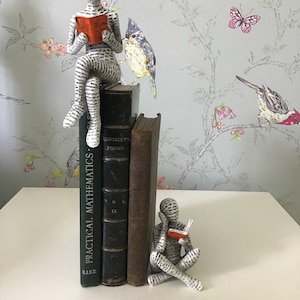 2 x READING ORNAMENTS New Two Woman Figurines Book People Reading Women Shelf Ornament Shelf Sitter Book Worm Boxed Gift image 3