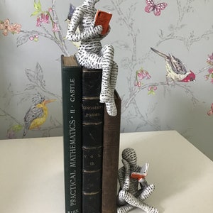 2 x READING ORNAMENTS New Two Woman Figurines Book People Reading Women Shelf Ornament Shelf Sitter Book Worm Boxed Gift image 6