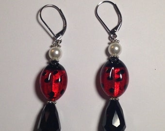 Boucles d’oreilles en verre murano pendentif, onyx noir et perles
