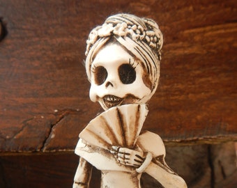 La Catrina Mexicana: A Petite Dance of Tradition (5.7")