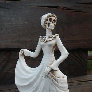 Figura de esqueleto de La Catrina - Estatua de la Santa Muerte, Arte Mexicano 5.7"