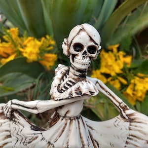 Artesania Mexicana - La Catrina, Estatua de la Santísima Muerte 5.5 pulgadas