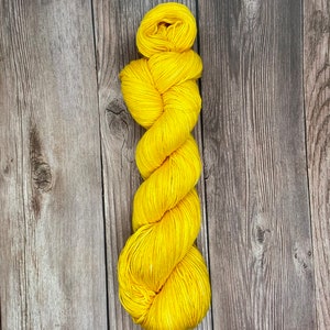 Tommy 100% Pima Cotton Handgefärbtes Garn Baby Thema indiegefärbt semi solid gelb tonale Vegan Garn Stricker Weber Häkeln