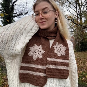 Häkelanleitung für Anfänger, Schneeflockenmuster, Winterkuschelschal „Academia“ (PDF-Download) | ByBloomAndMoon