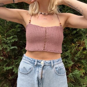 Crop top backless crochet pattern for summer. Perfect fit for the beach. Customizable in size, made-to-measure crochet pattern.