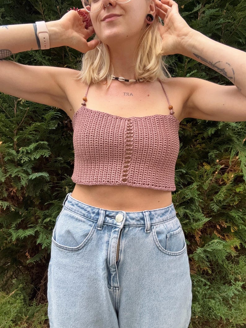 Crop top backless crochet pattern for summer. Perfect fit for the beach. Customizable in size, made-to-measure crochet pattern.