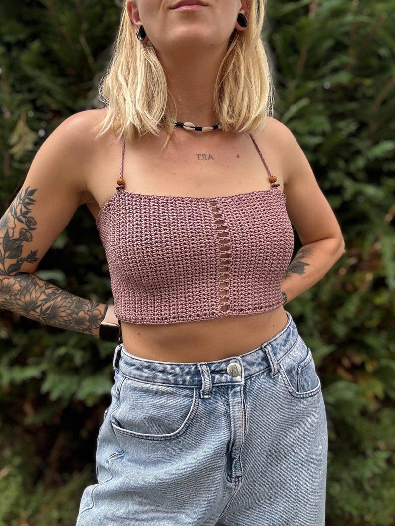 Open back beach top customizable crochet pattern. Lightweight summer crop top for beachwear, breathable backless cover-up for vacation or resort style, in dusty pink color.