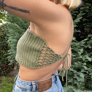 Women's open back beach top crochet pattern. Lightweight summer blouse for beachwear, breathable backless cover-up for vacation or resort style. Made from cotton in moss green color from the side.